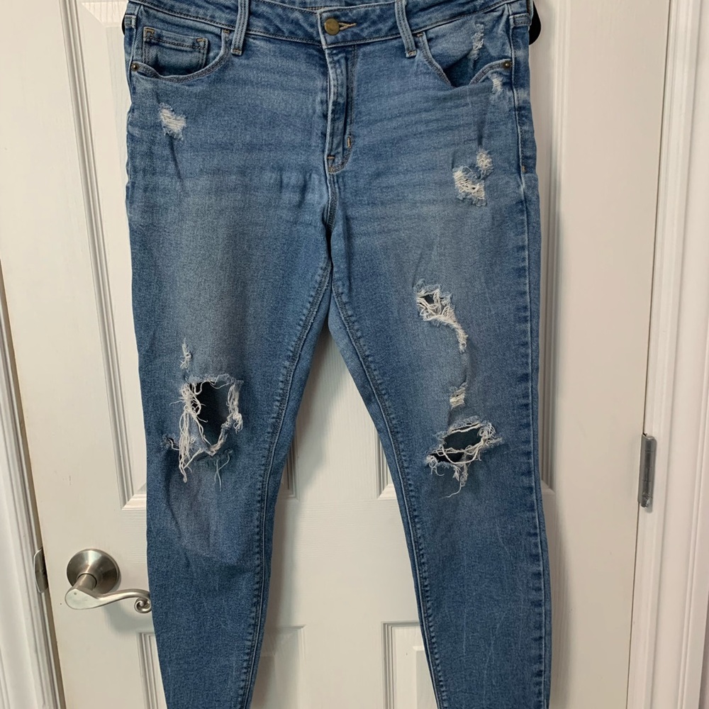 Old Navy Distressed Skinny Jeans in Blue